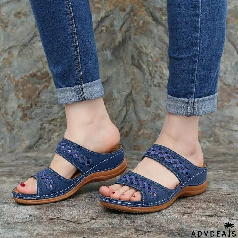 NOVA I Retro Low Heel Sandals
