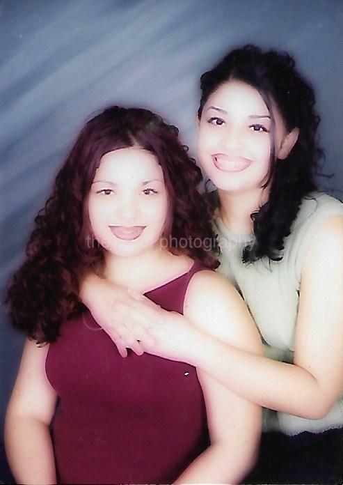 FOUND Photo Poster painting Color LATINAS Original PRETTY GIRLS vintage YOUNG WOMEN 14 7 R