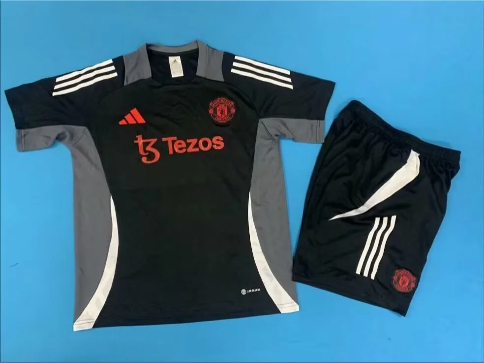 24/25 Manchester United Training Kit Short Sleeve Black Soccer Jersey Thai Quality