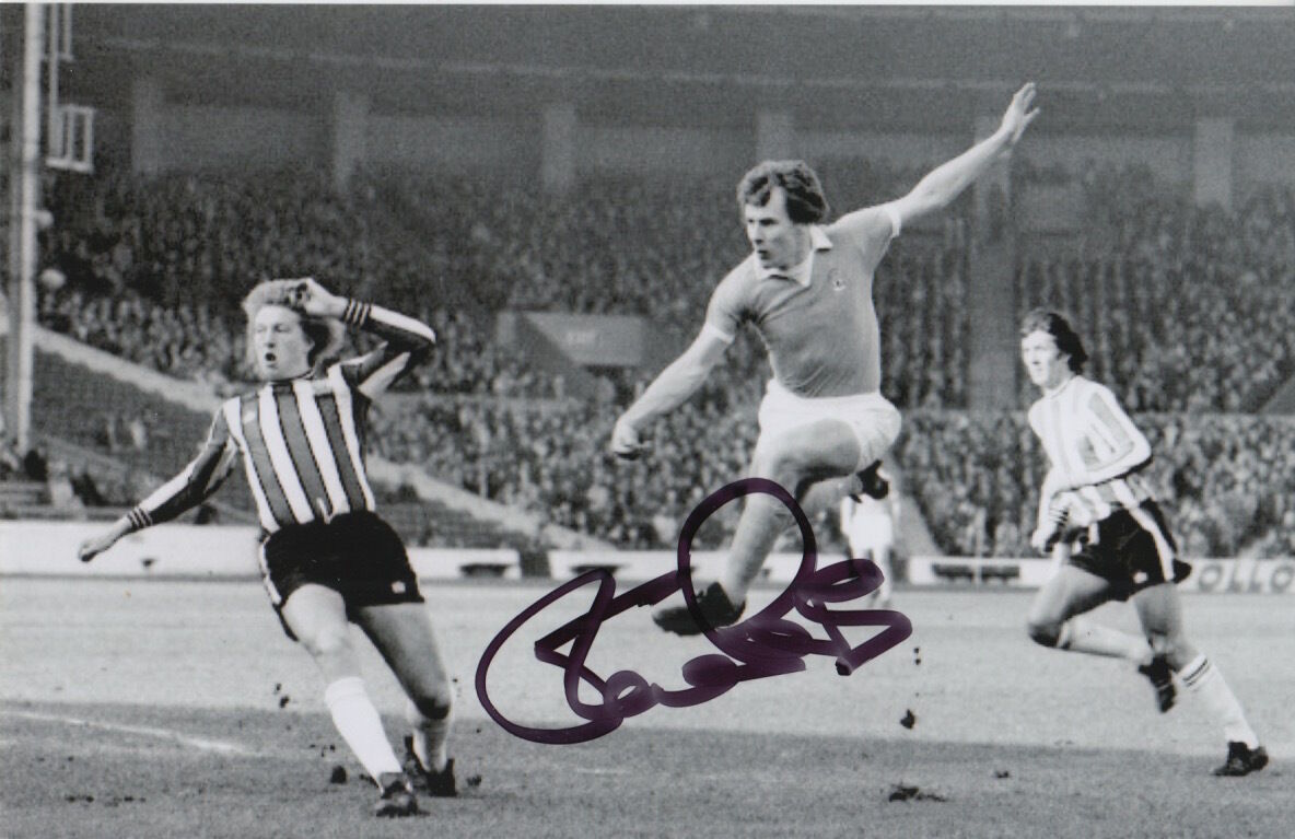 MANCHESTER CITY HAND SIGNED JOE ROYLE 6X4 Photo Poster painting.