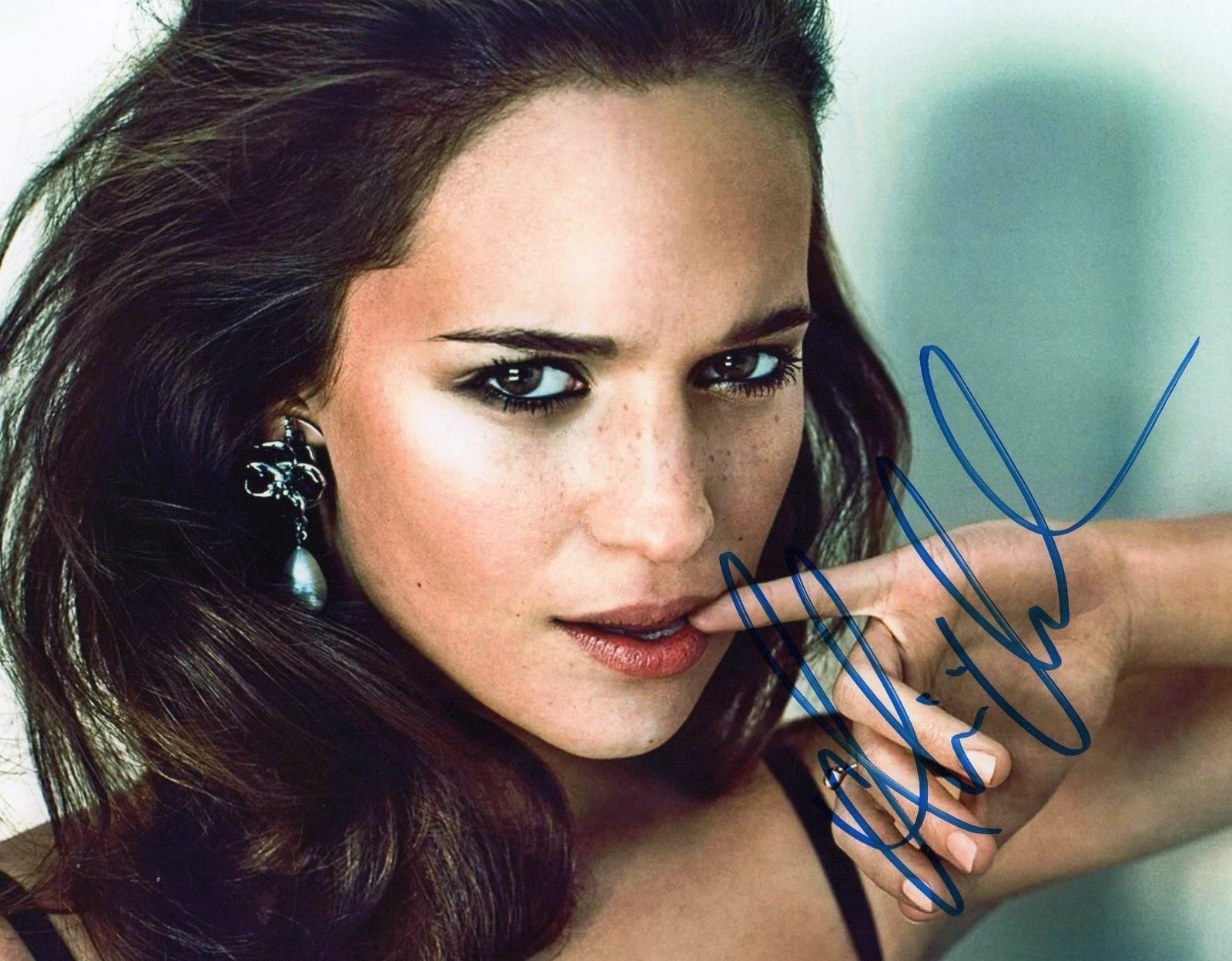 ALICIA VIKANDER AUTOGRAPHED SIGNED A4 PP POSTER Photo Poster painting PRINT 22