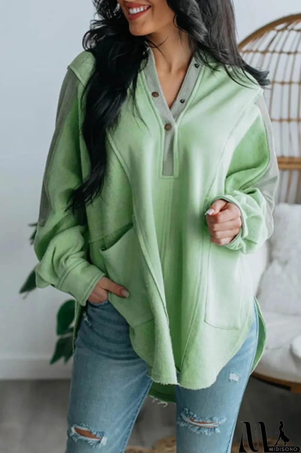 MidiSono - Green Color Block Exposed Seam Buttoned Neckline Hoodie