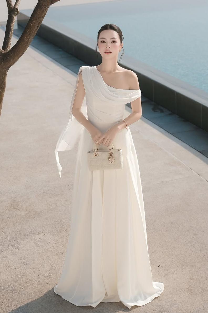 Oknass Charming One Shoulder Sleeveless Long Prom Dress With Pleated