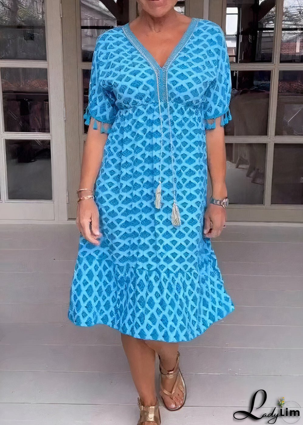 Fashionable and Minimalist winter Dress
