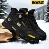 A CAT&reg; &eacute;s DEWALT f&eacute;rfi v&iacute;z&aacute;ll&oacute; &eacute;s l&eacute;legző munkacipői ide&aacute;lisak munk&aacute;hoz &eacute;s szabadt&eacute;ri tev&eacute;kenys&eacute;gekhez.