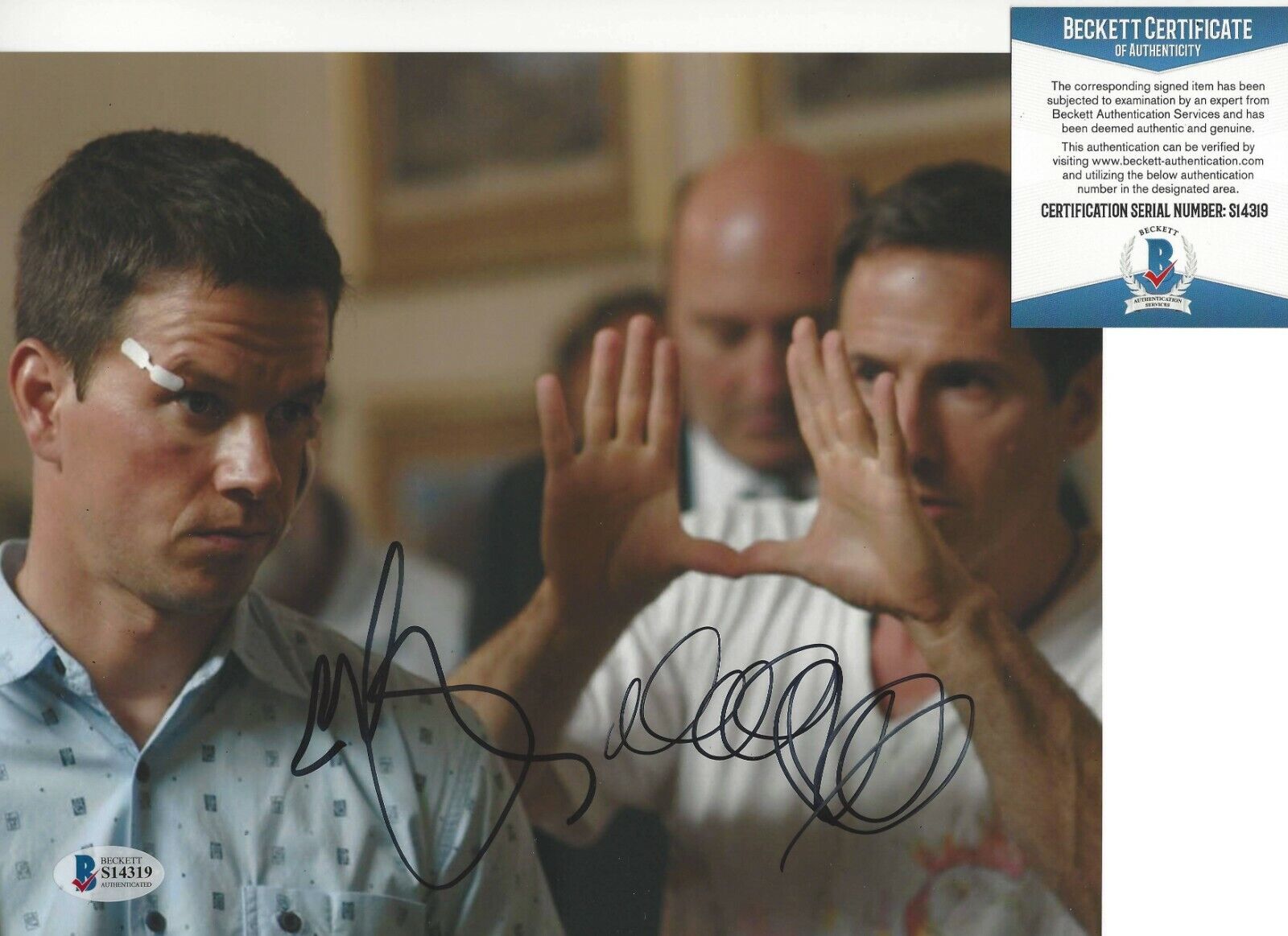 MARK WAHLBERG DAVID O'RUSSELL SIGNED THE FIGHTER MOVIE 8x10 Photo Poster painting BECKETT COA