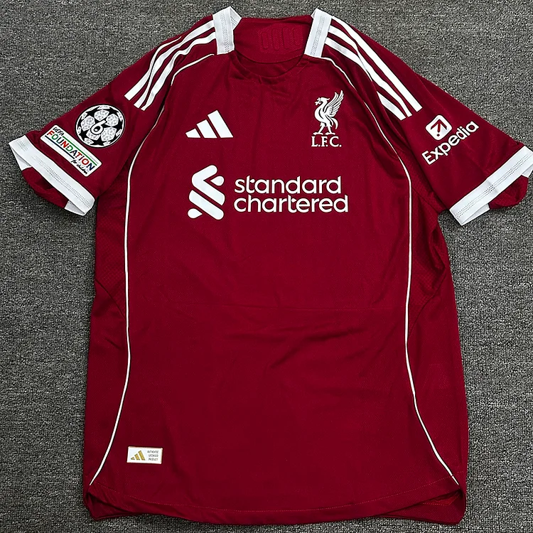 Player version25/26 Liverpool UEFA Champions League home jersey 【with UEFA Champions League armband】