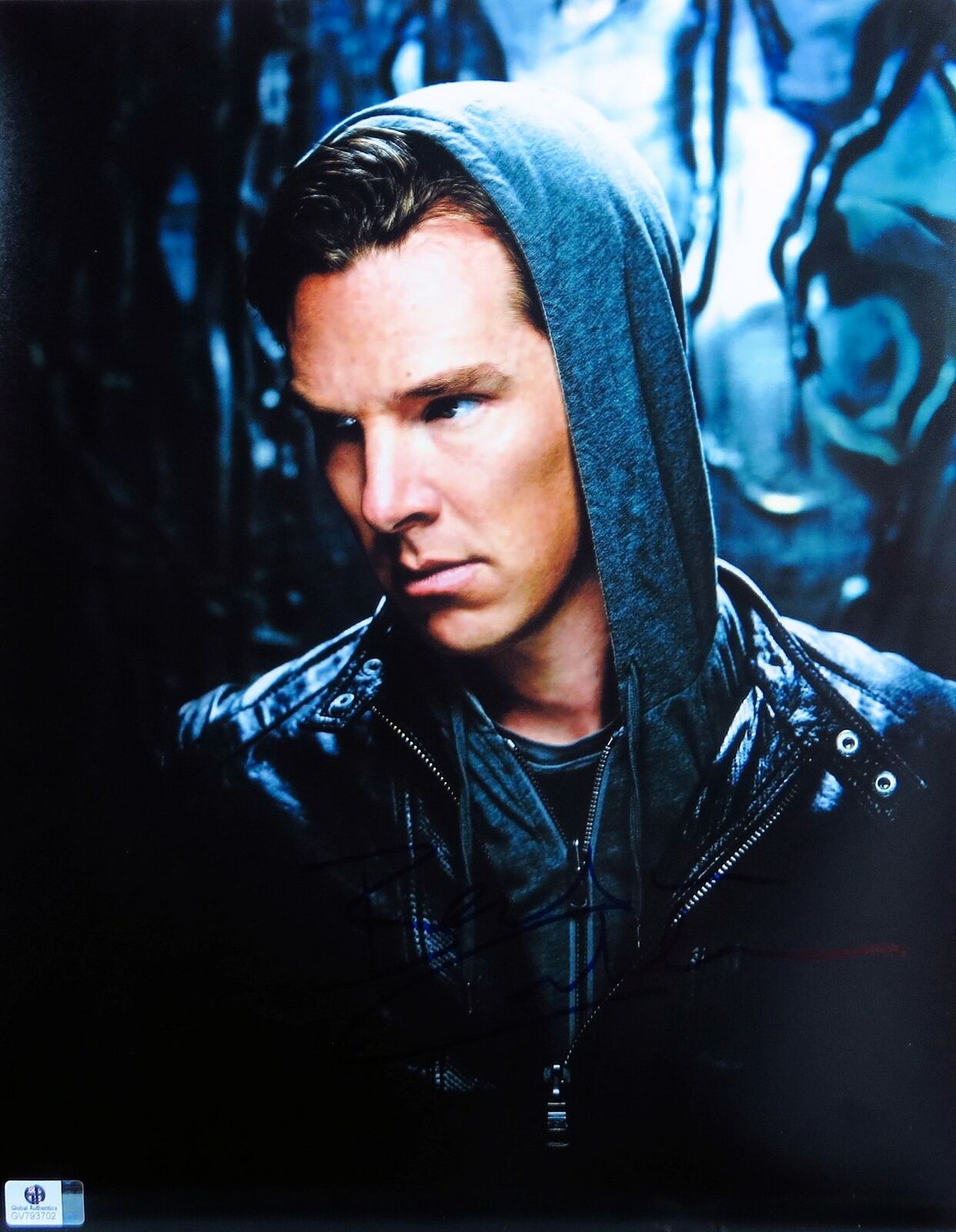 Benedict Cumberbatch Signed Autographed 11X14 Photo Poster painting Close-Up Hoodie Pose 793702