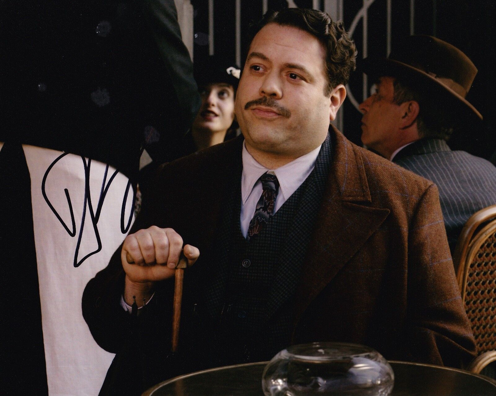 Dan Fogler Signed 10X8 Photo Poster painting Fantastic Beasts AFTAL COA (5357)