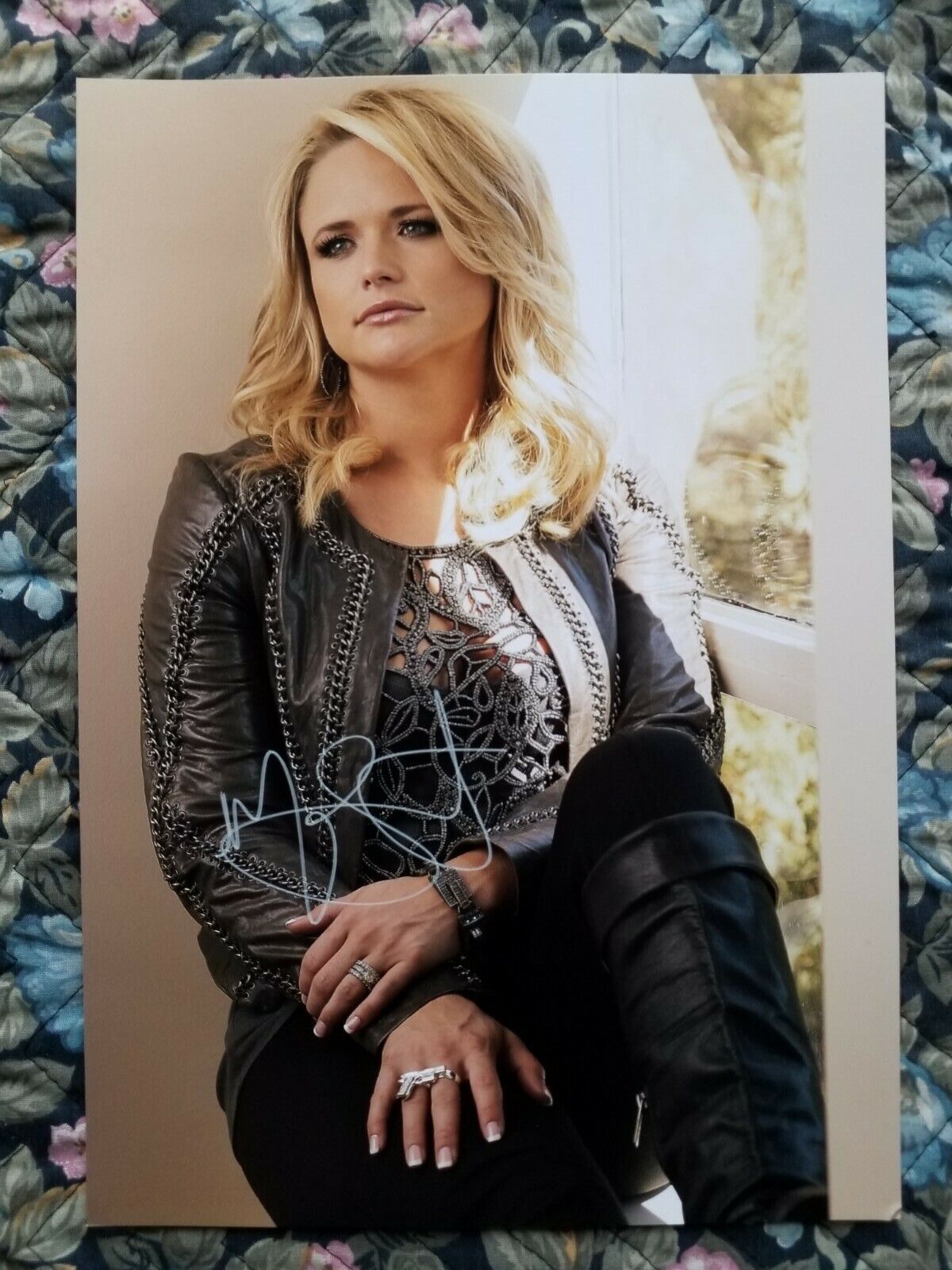 * MIRANDA LAMBERT Authentic Autograph Gorgeous Signed 8.2 x 11.5 Photo Poster painting