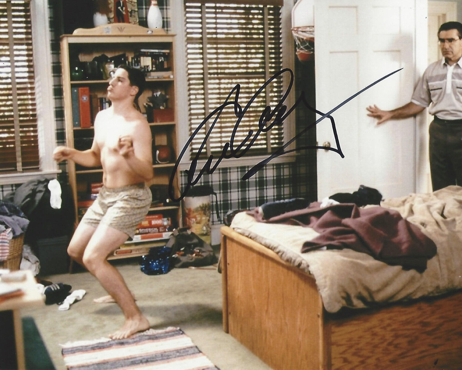 EUGENE LEVY HAND SIGNED AUTHENTIC 'AMERICAN PIE' 8X10 Photo Poster painting COA ACTOR COMEDIAN