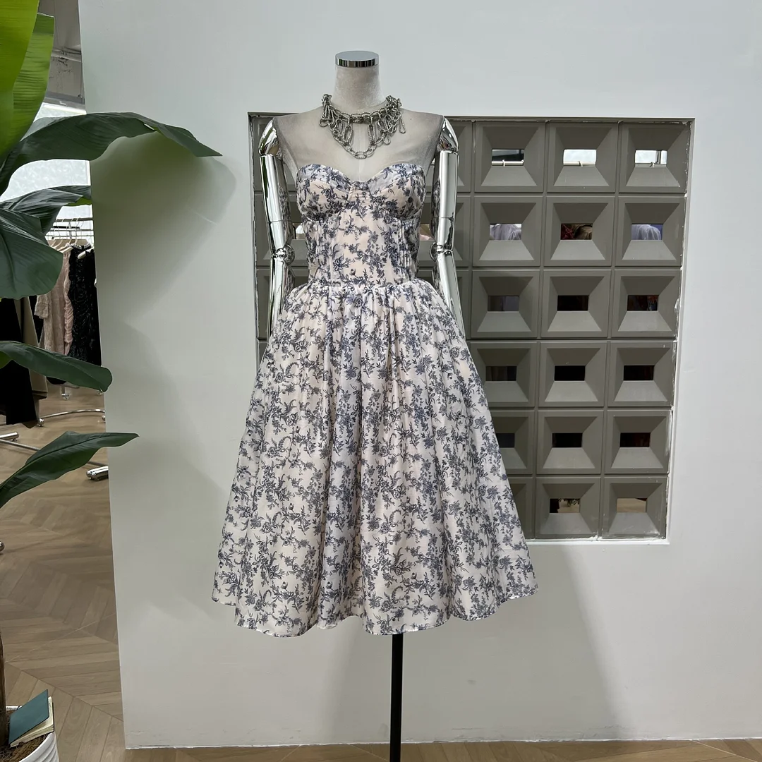 Brownm Blue And White Porcelain Bottle Retro Temperament Ponbo Pongi French Princess With Long Broken Flower Romantic Dress