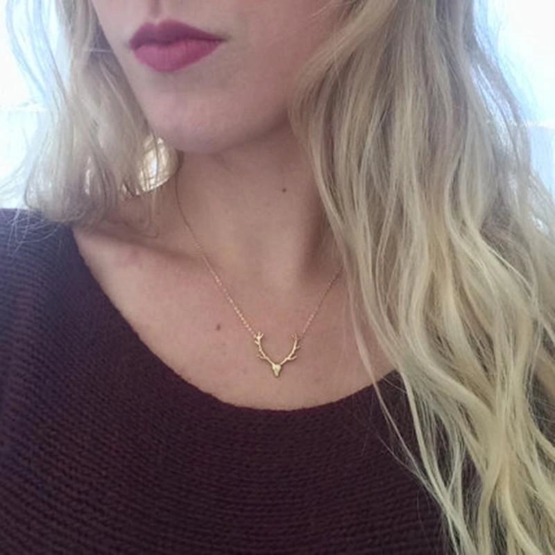 Simple  Necklace Christmas Elk Reindeer Pendant Necklace Female Clavicle Chain Fawn  Necklace