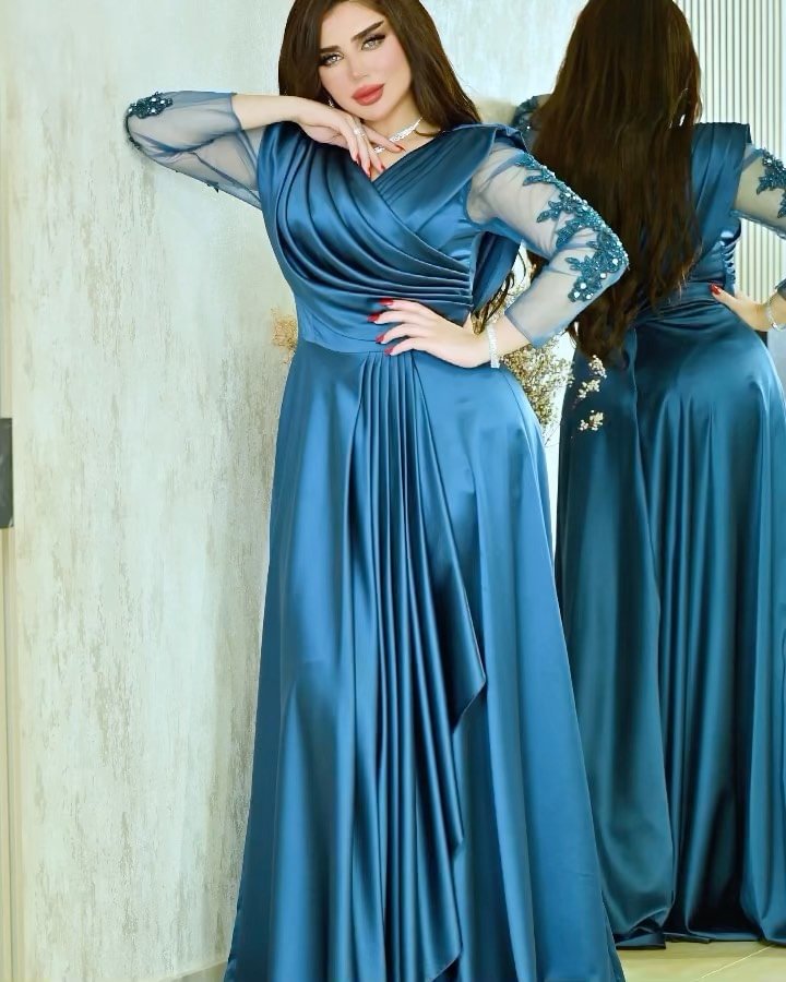 Hellodresses Elegant Long Sleeves V Neck Long Prom Dress With Lace Appliques