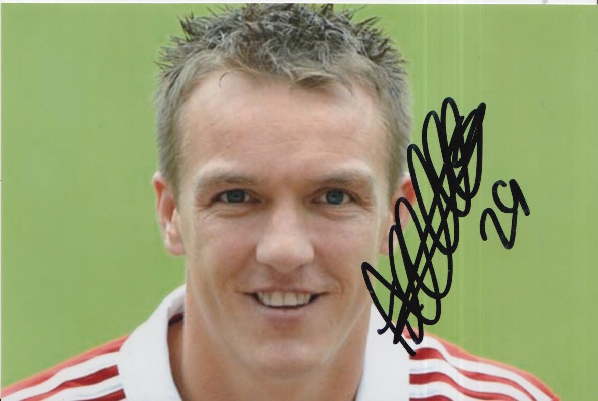 MIDDLESBROUGH HAND SIGNED TONY MCMAHON 6X4 Photo Poster painting 4.