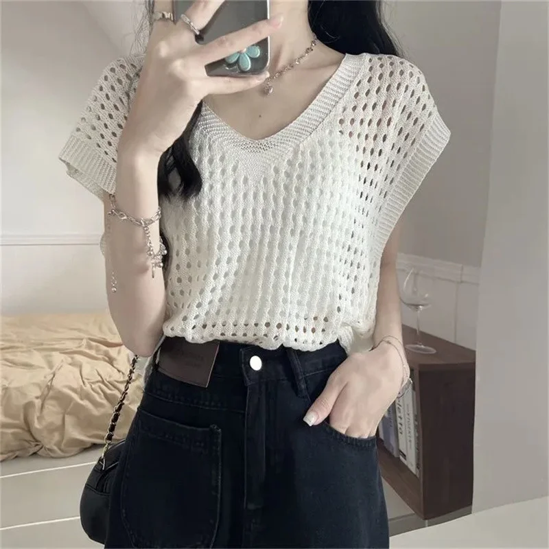 Uveng Uveng V-Necked Knitted Jersey Women's Thin Summer Design Sense Small Loose Thin Vest Outside On The Coat