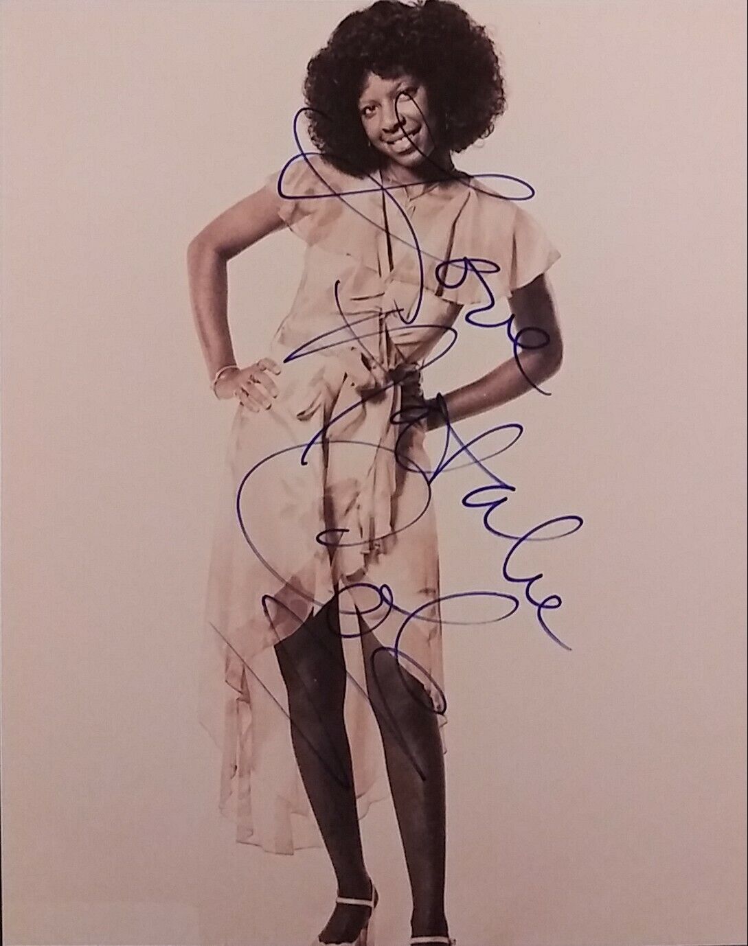 Natalie Cole signed 8x10