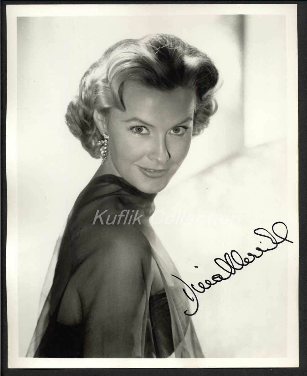 Dina Merrill - Signed Vintage Celebrity Autograph Photo Poster painting - The Player