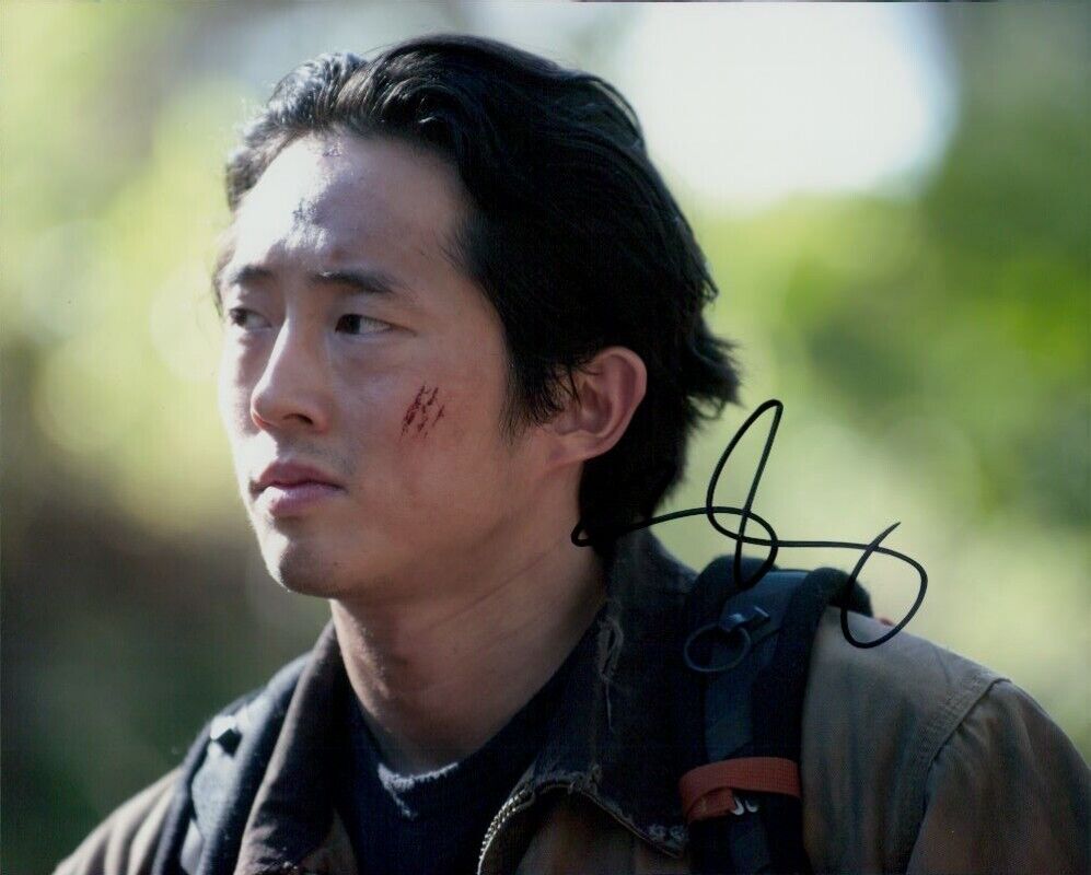 The Walking Dead 8x10 Photo Poster painting signed by actor Steven Yeun