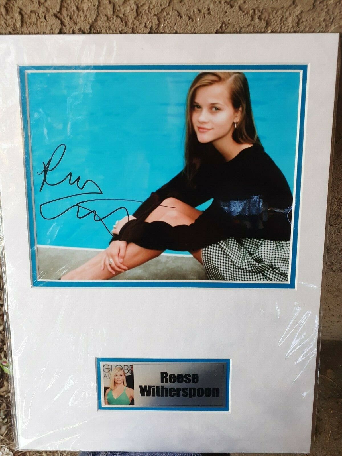 Reese Witherspoon signed 8x10