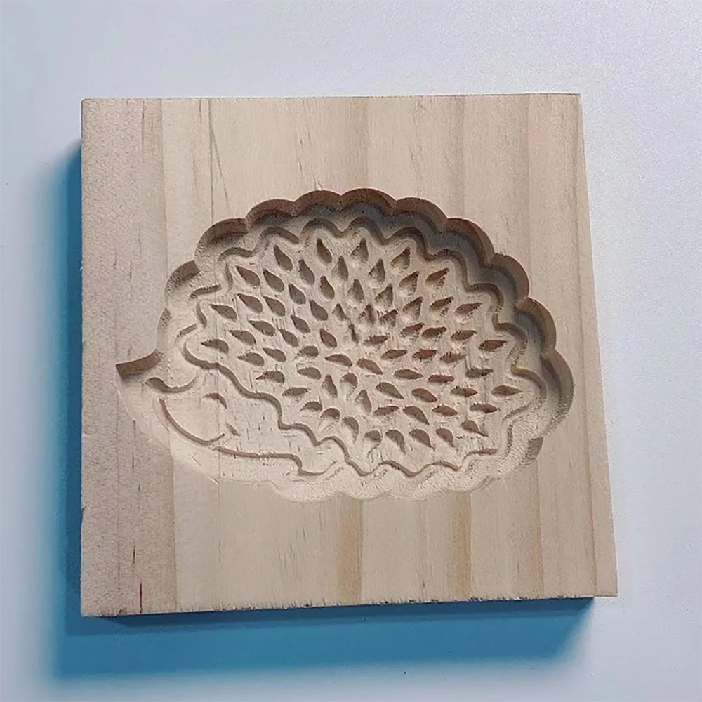 Purexcellent&trade; Smiley hedgehog cat household wooden biscuit mold