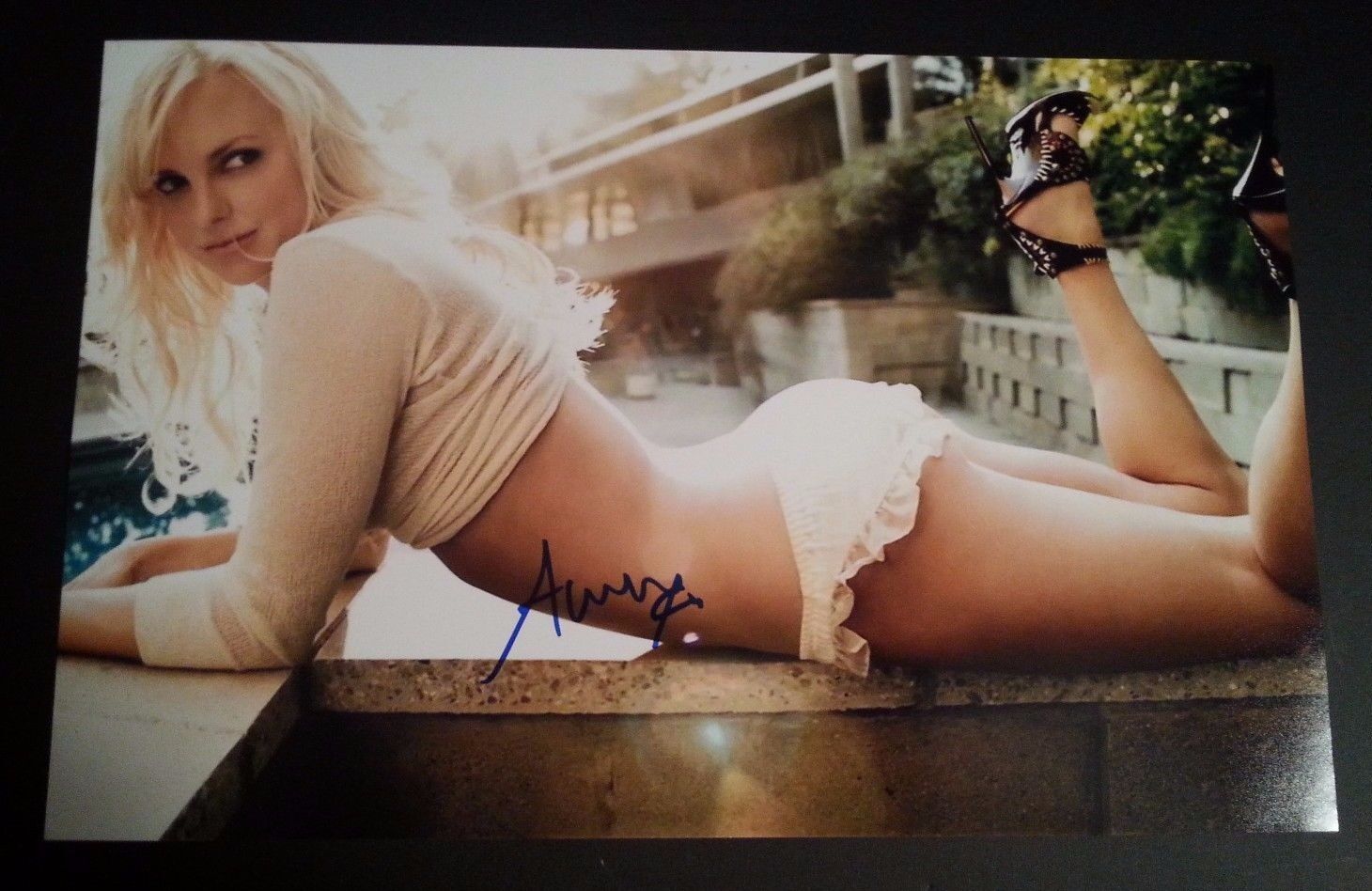 ANNA FARIS Authentic Hand-Signed ~SEXY HOUSE BUNNY~ 11x17 Photo Poster painting