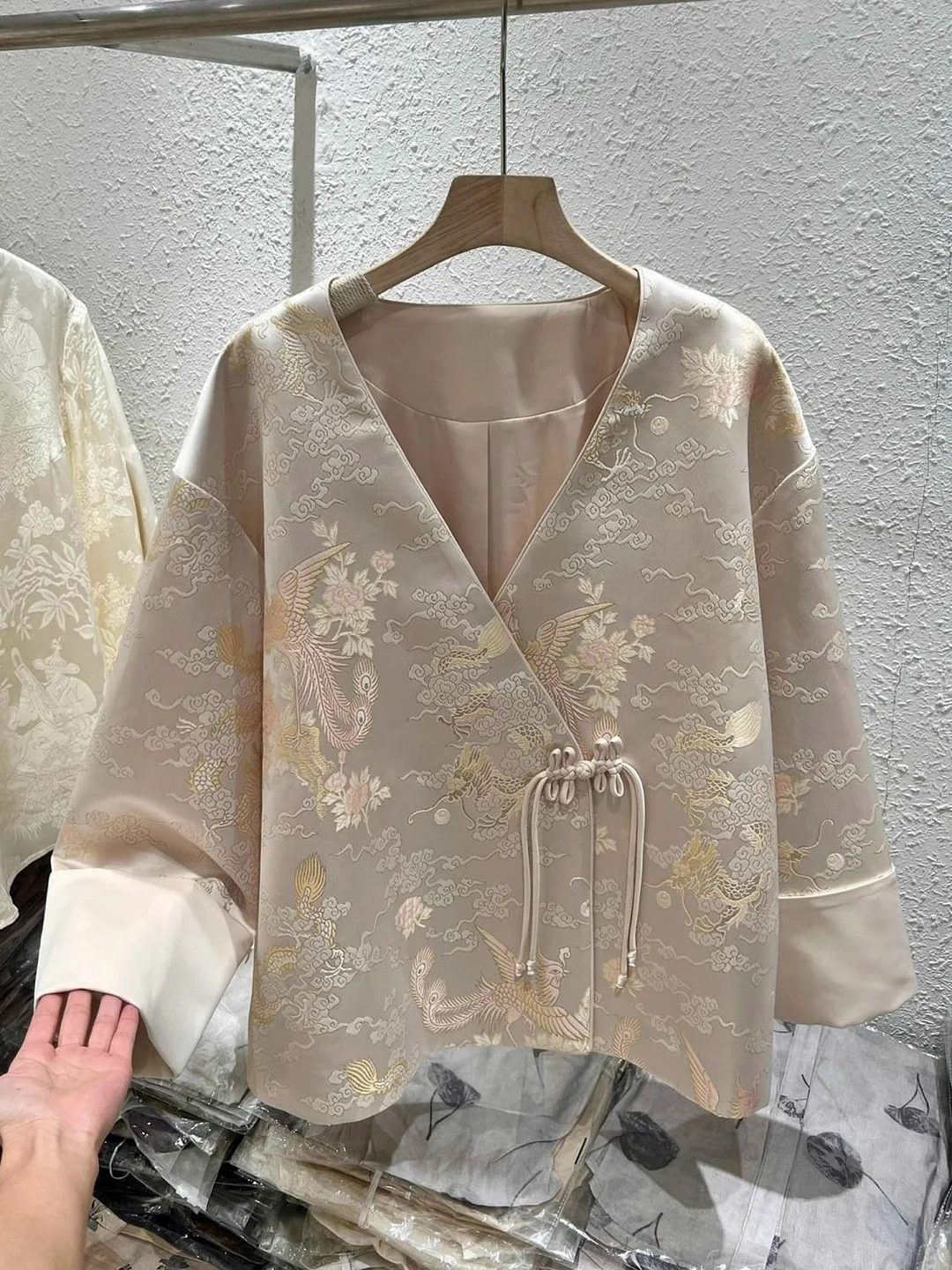 Ueong Chinese Style V-Collar Shirt Coat Inclined Door Flap Buckle Tang Dress Blouse Women's 2024 Spring Vintage Popular Shirt