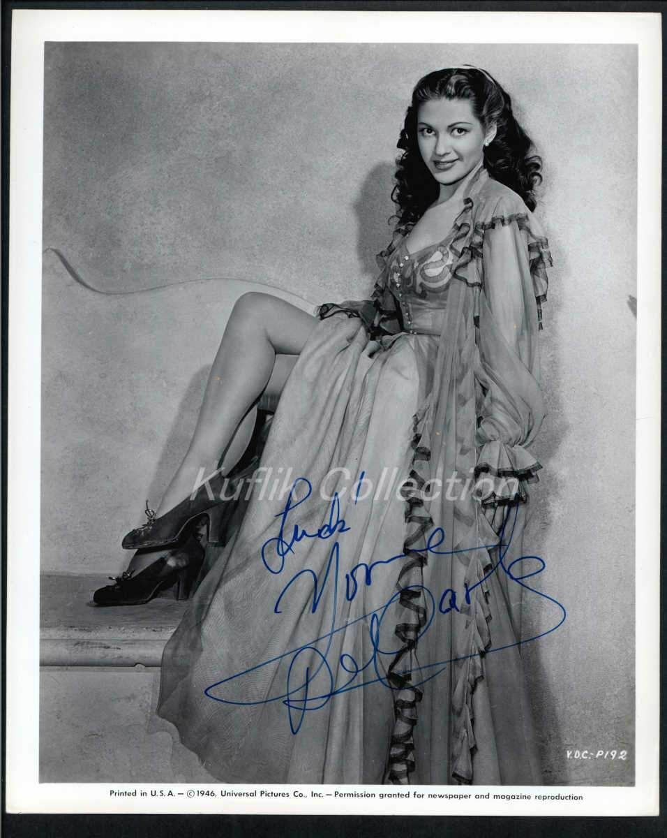 Yvonne De Carlo - Signed Vintage Celebrity Autograph Photo Poster painting - The Munsters