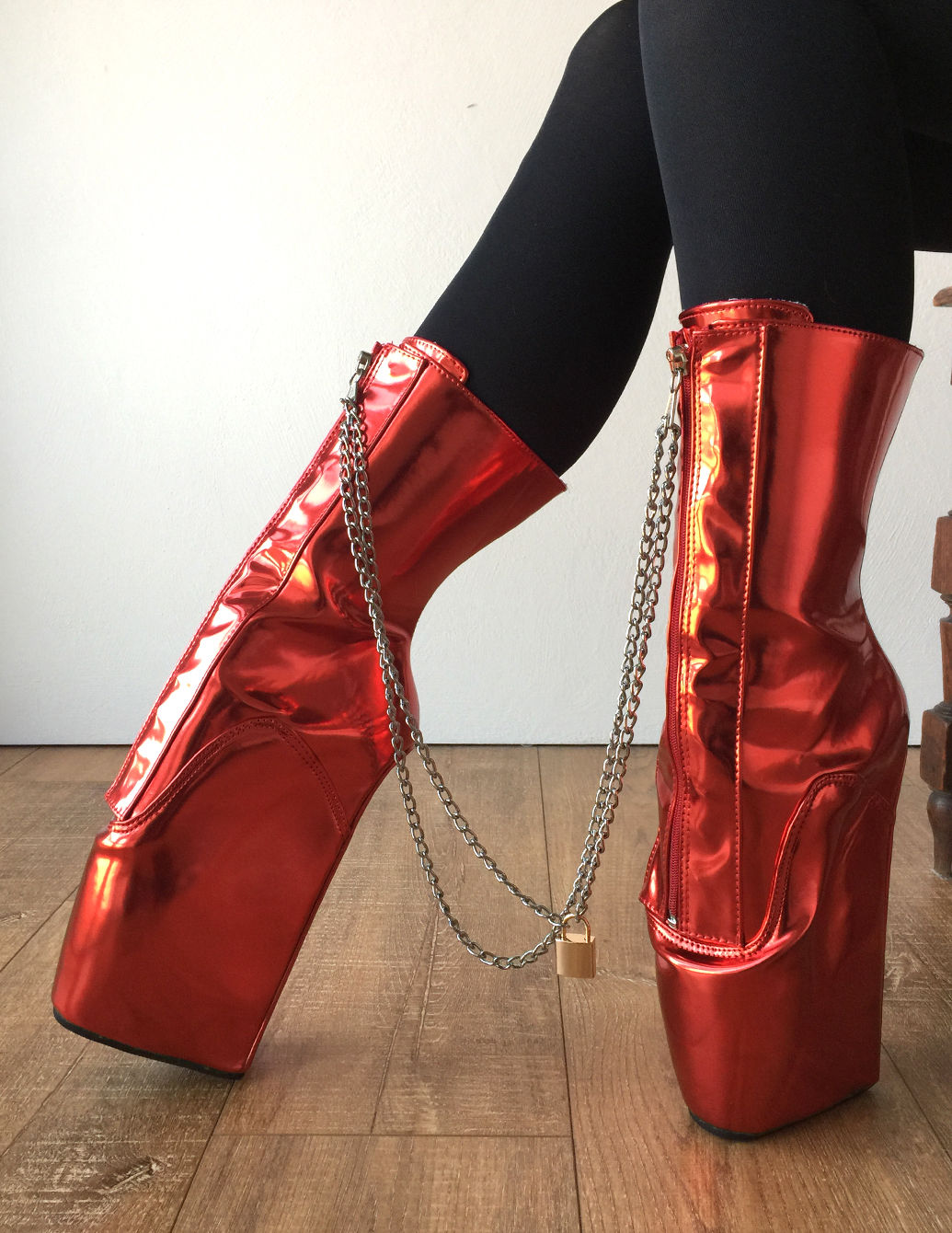 TAAFO KEEPLOCK Chained Fetters Lockable Zip Ballet Wedge Fetish Hoof Metallic Red