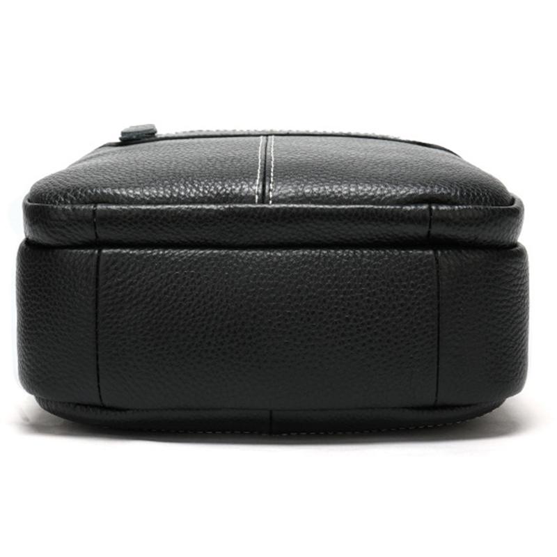 Casual Retro Men's Leather Shoulder Bag Crossbody Bag With Earphone Hole