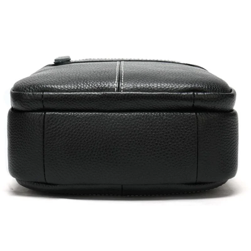 Casual Retro Men's Leather Shoulder Bag Crossbody Bag With Earphone Hole