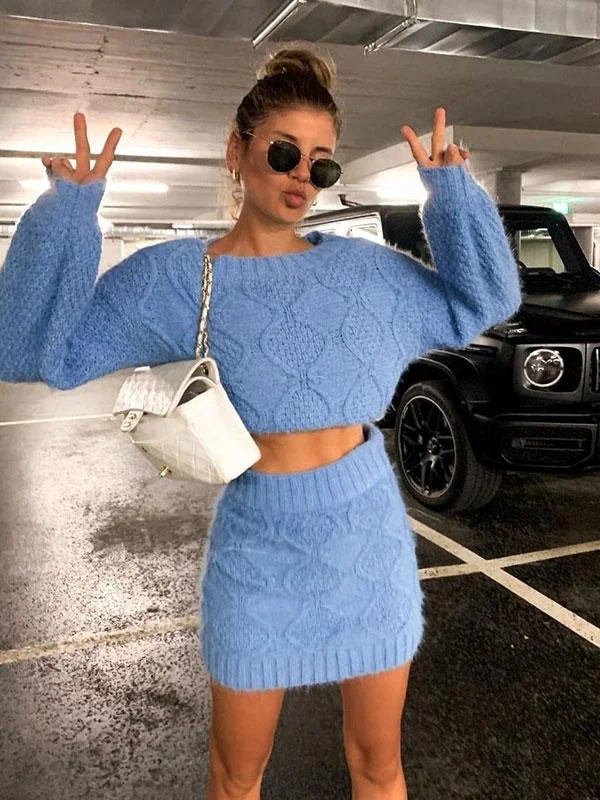 Round neck knit suit