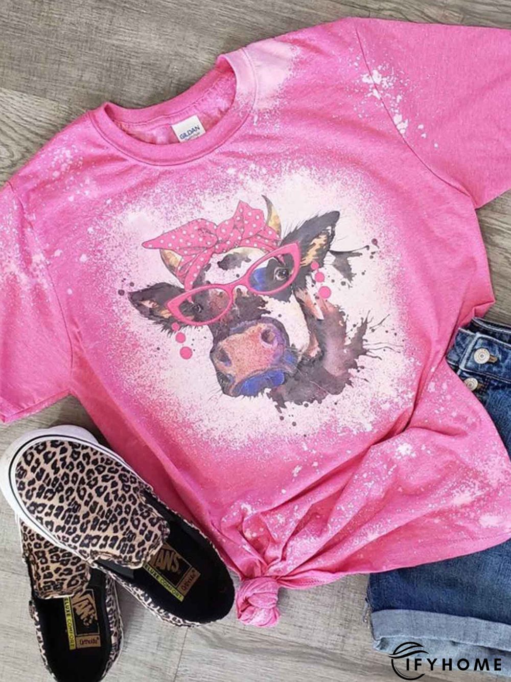 Cow with Glasses Bleached Pink Soft Tee T-shirt | IFYHOME