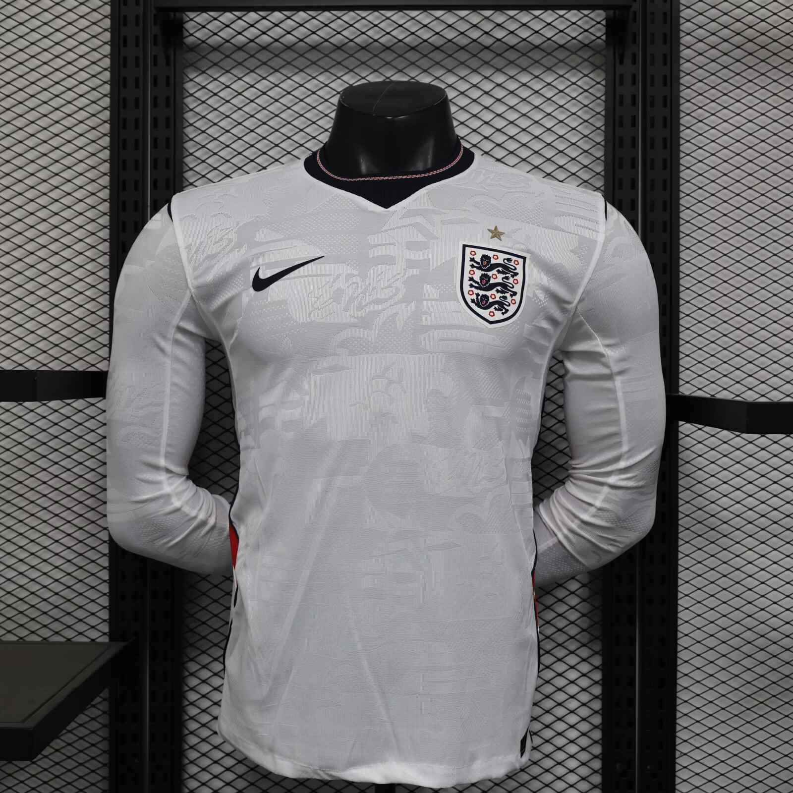 2026 Player Version Long Sleeve England Home Football Jersey（The player version jersey is a bit tight, please pay attention to the size selection）