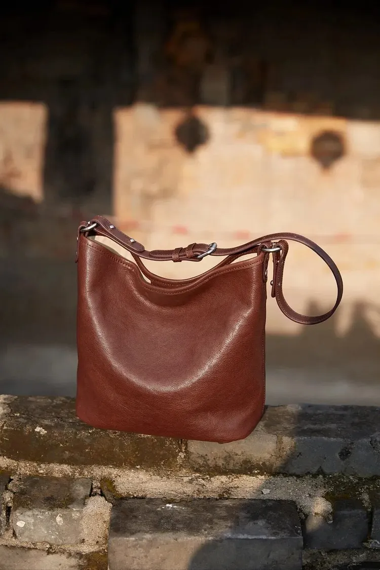 Brown straight lightweight shoulder bag