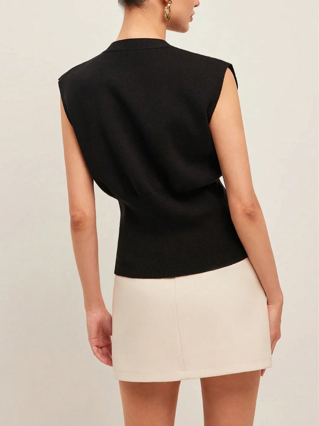 Nigikala Nigikala Women's Elegant Casual Knitted Vest Deep V Collar Simple Fashion Commuting Temperament Top