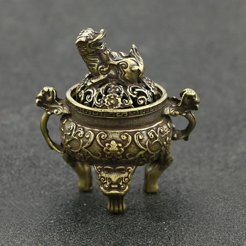 Antique Brass Three Legs Qilin Head Censer Burner Mini Ornaments Chinese Ancient Beast Censer Cover Solid Copper Tea Desk Decor
