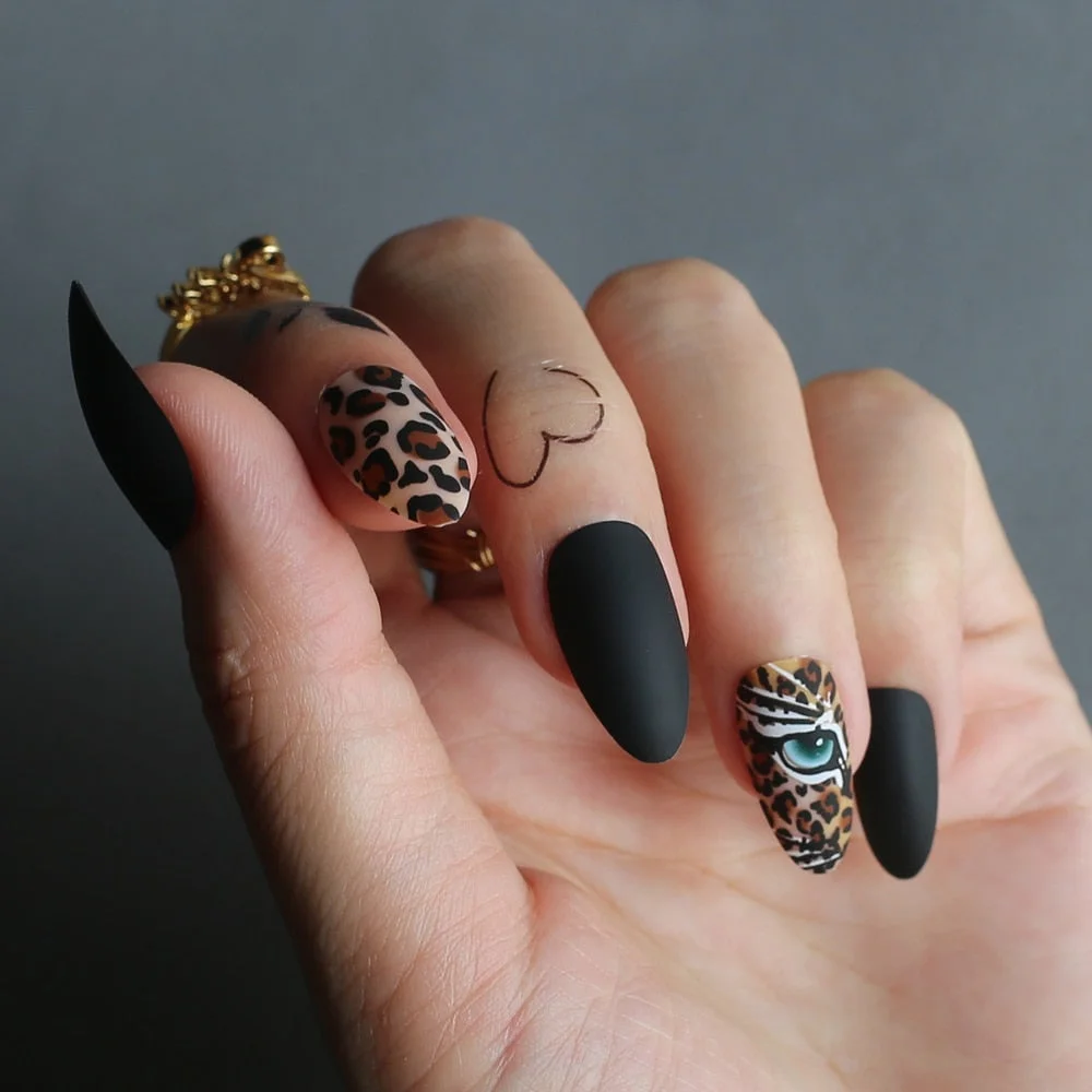 28pcs /bag Short Fake nails for Almond Leopard print acrylic nails with black matte Tiger nails False stilettonails-Nail Inspo