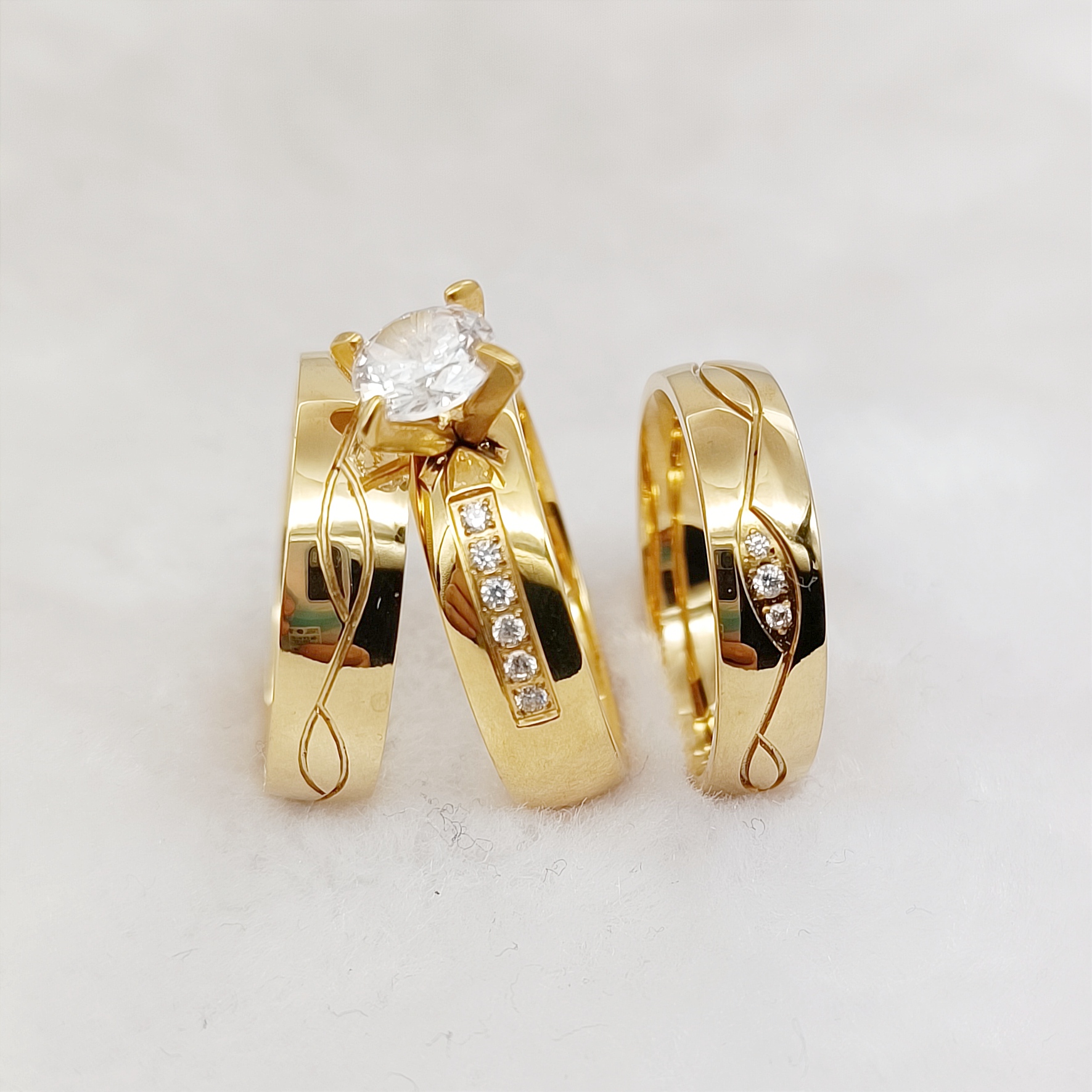 Luxury Dubai Cubic Zirconia Couples Wedding Engagement Rings Bridal Set for Men And Women Golden 316L Stainless Steel Jewelry