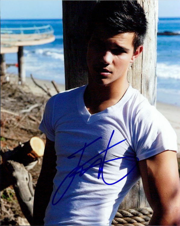 Taylor Lautner signed 8x10 Photo Poster painting