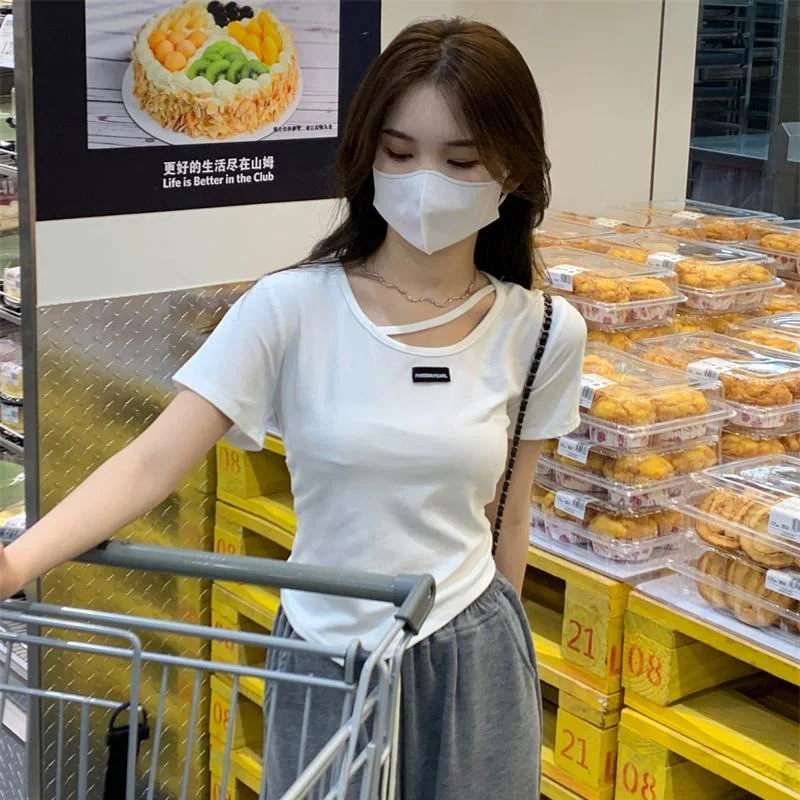 Uveng Uveng Design Sense Short-Sleeved T-Shirt Female Summer Korean Version 2024 New Hot Girl Wind Pure Desire White Bottom Top