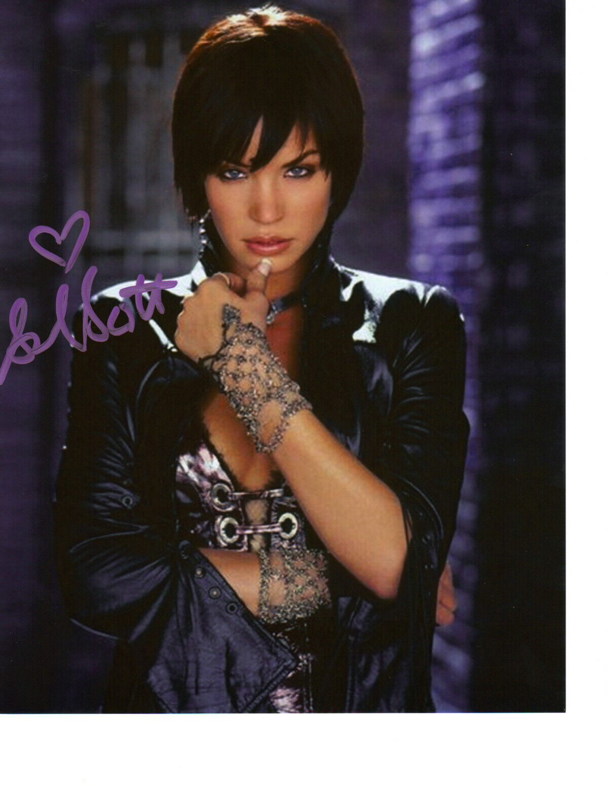 Ashley Scott Birds Of Prey original autographed 8X10 Photo Poster painting #3