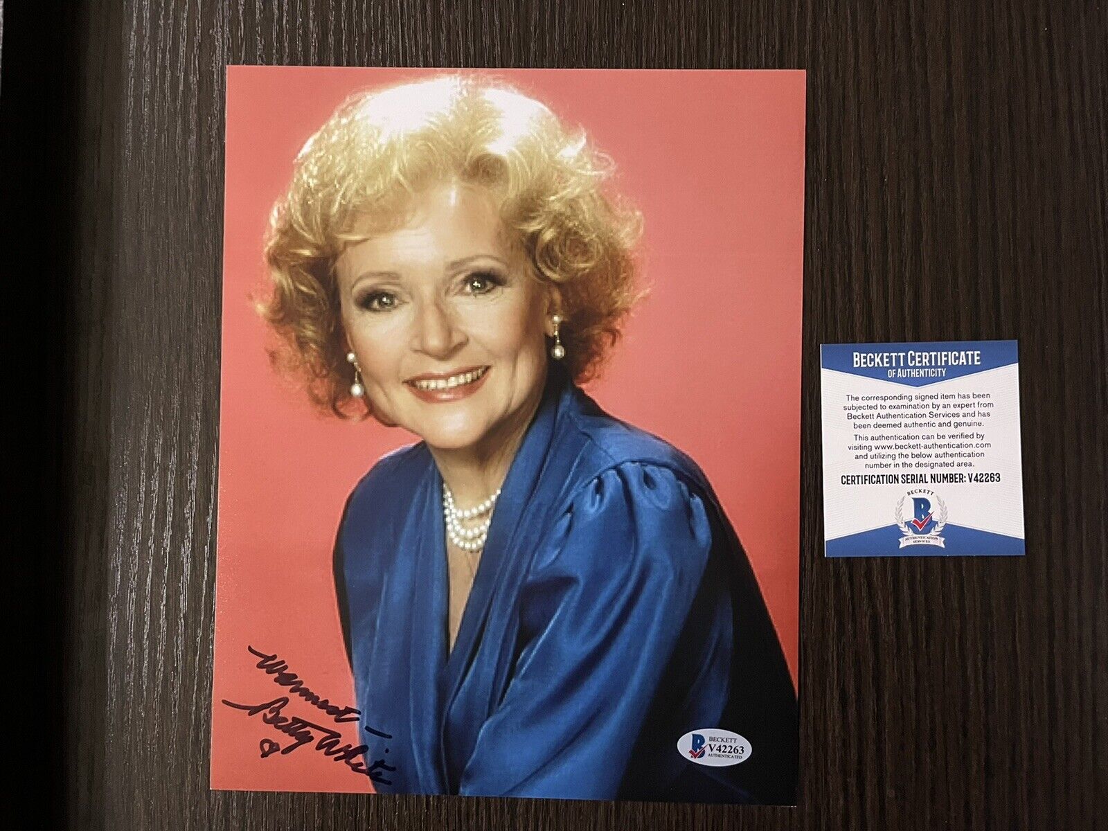 Betty White Rare! signed autographed classic funny 8x10 Photo Poster painting Beckett BAS coa