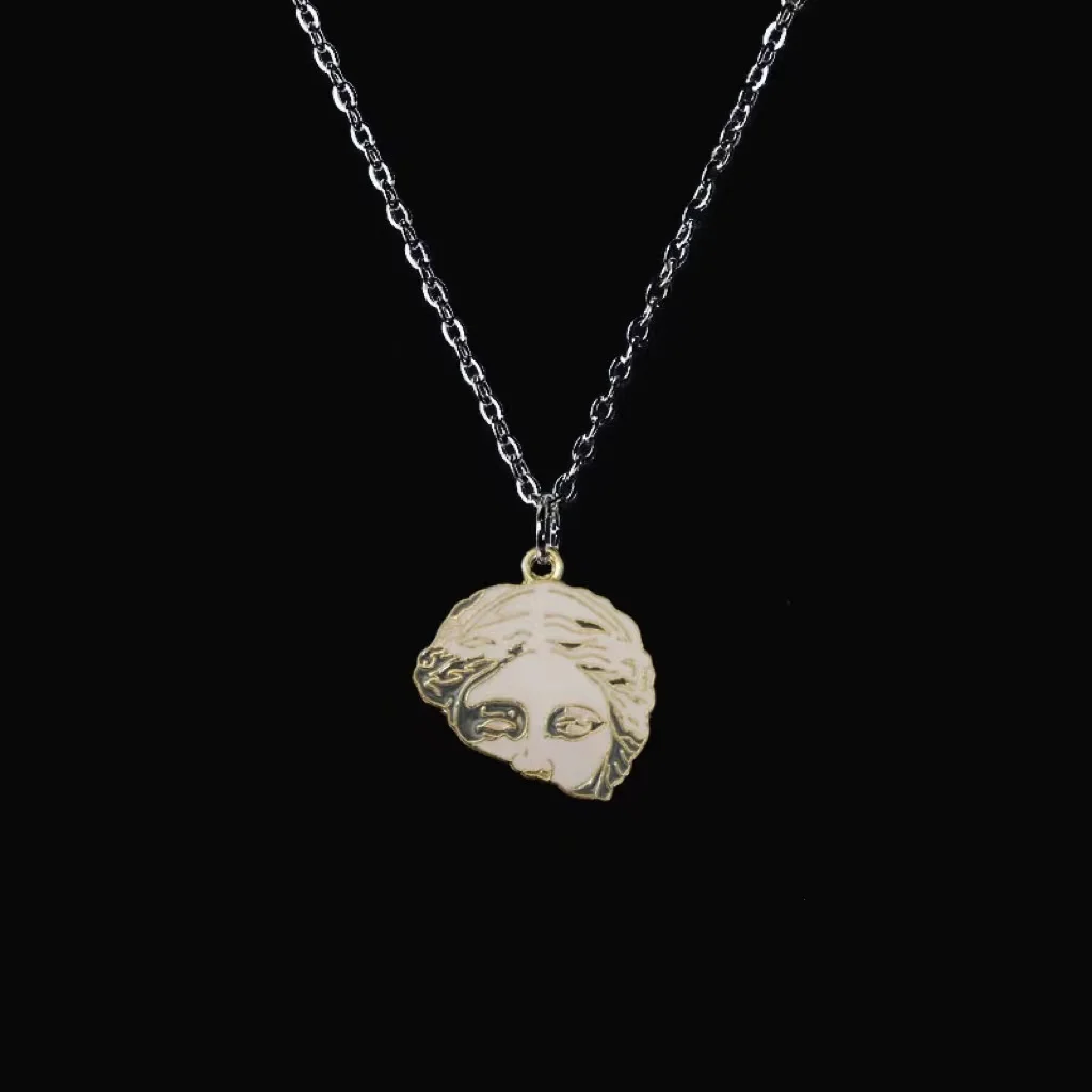 Danccia SCULPTURE VINAS NECKLACE