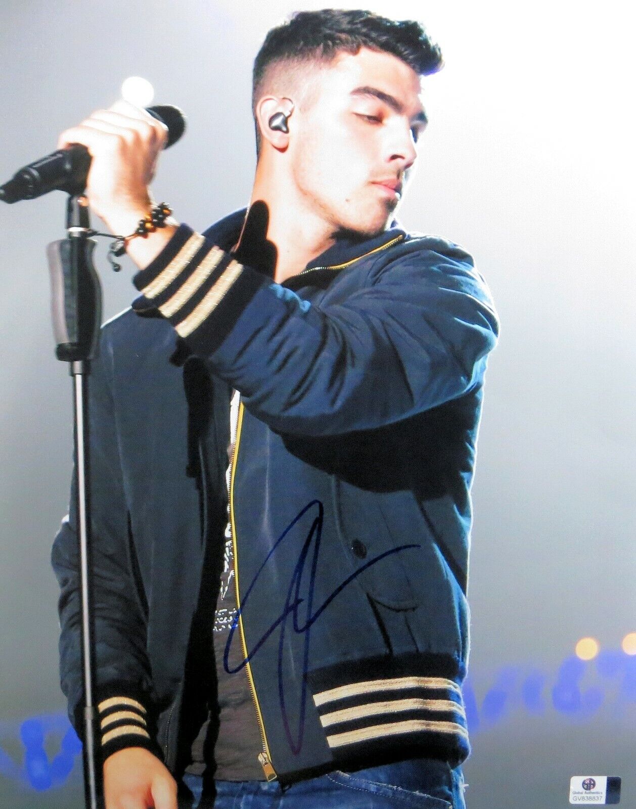 Joe Jonas Signed Autographed 11X14 Photo Poster painting Sexy Jacket on Stage GV838837