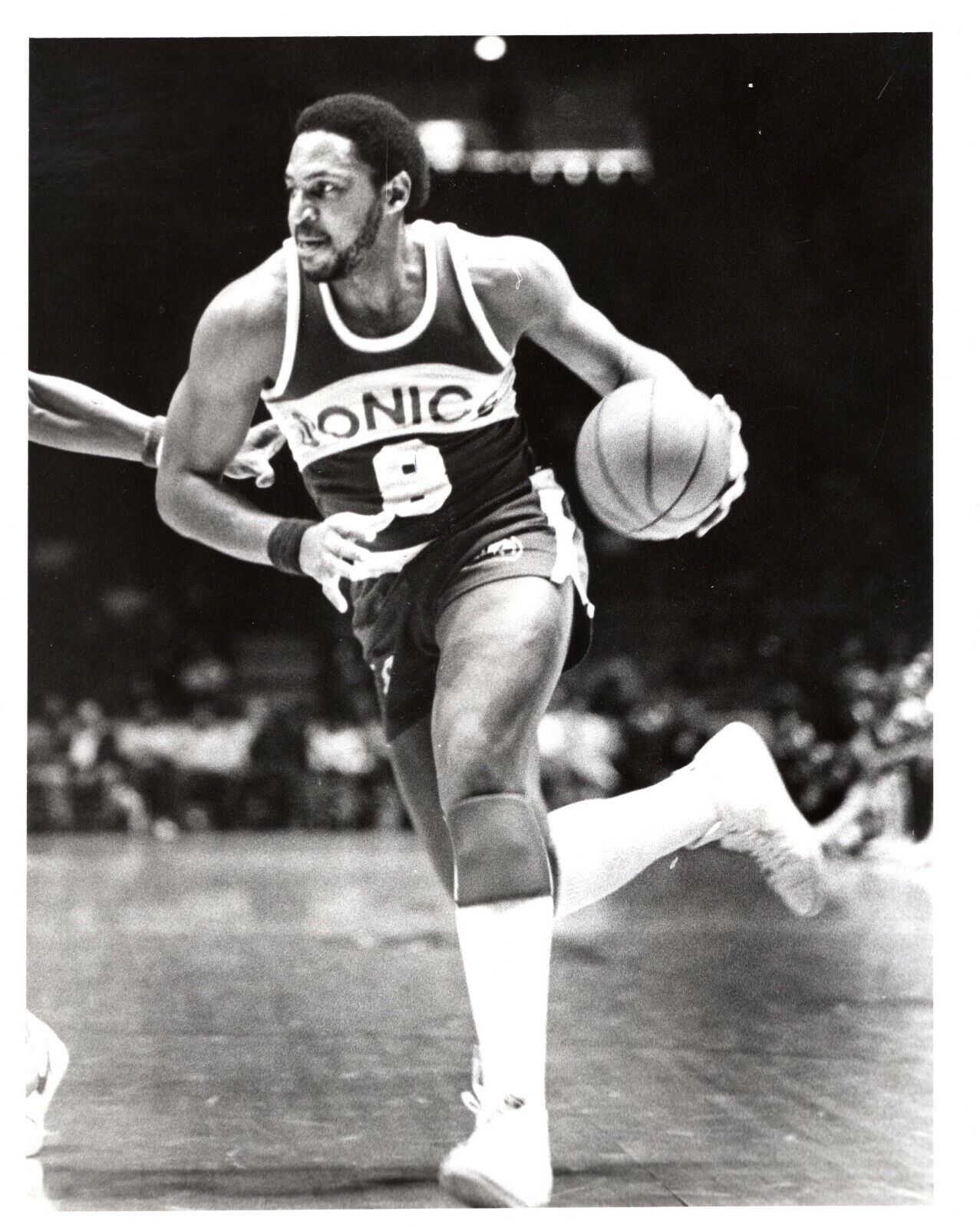 LONNIE SHELTON Seattle Super Sonics Basketball NBA 8x10 Photo Poster painting 1982 Owen Shaw