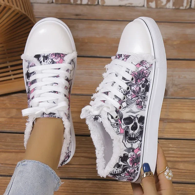 Zhungei Skull Canvas Shoes 2023 Women Large Size Flat Sneakers Female Lace-up Sports Shoes Casual Vulcanized Shoes Femme Zapatos