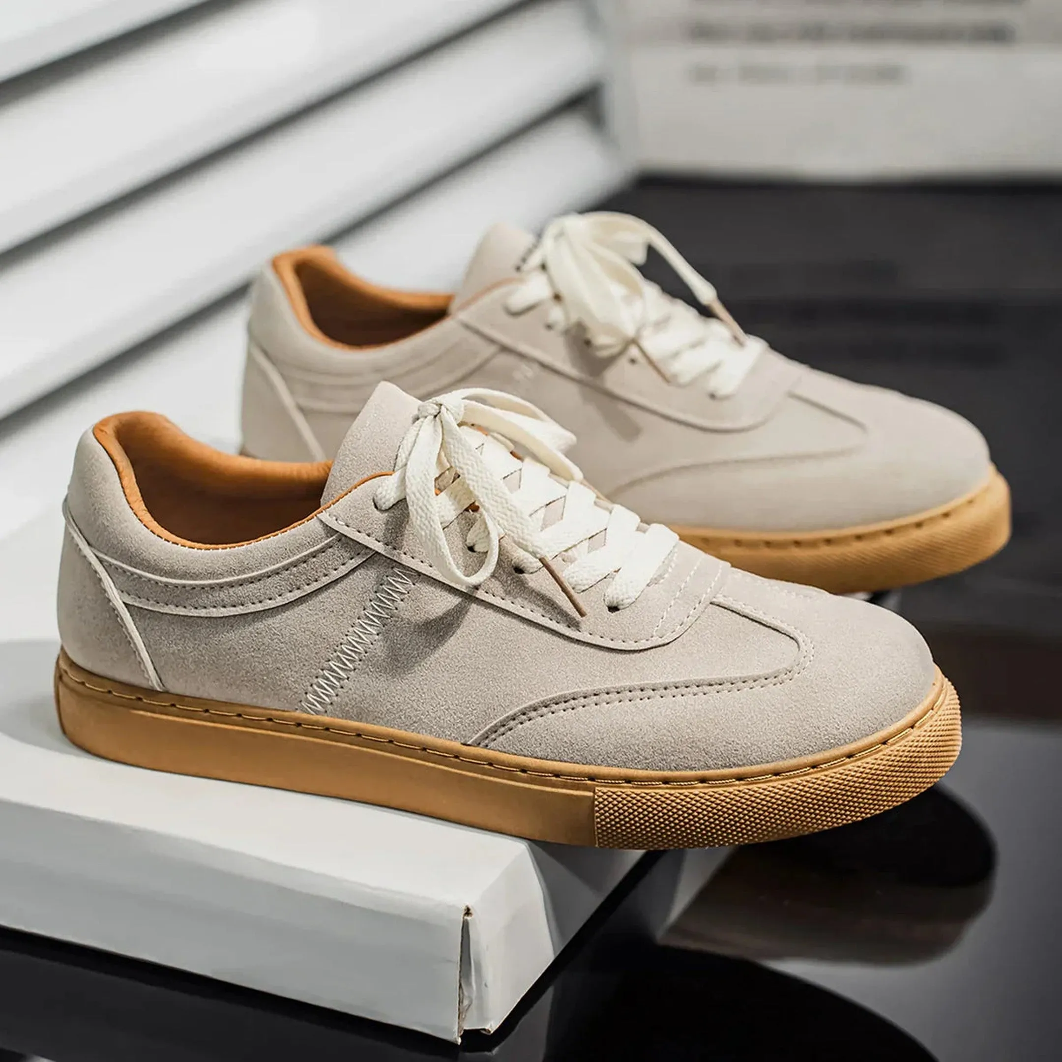 Men's Suede Low-Top Trainers &ndash; Gum Sole Casual Sneakers