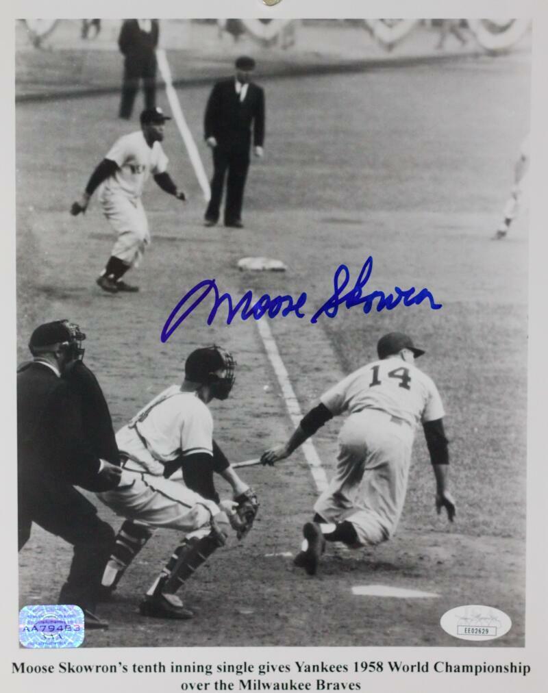 Moose Skowron Signed 8x10 B&W After Hit in World Series Photo Poster painting - JSA Auth *Blue