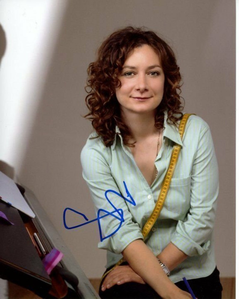 Sara gilbert signed autographed Photo Poster painting